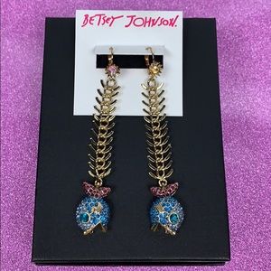 Betsey Johnson CATCH of the day earrings